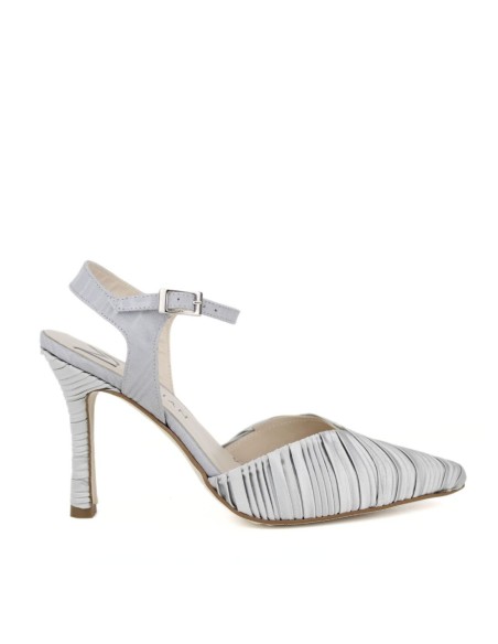 Zapato de tacón estilo salón de tejido plisado gris