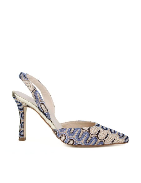 Heeled closed toe heel shoe with printed fabric