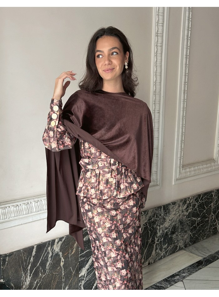 Multiposition fine velvet cape for guests