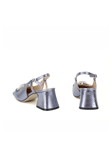 Heeled shoe with metallic texture with wide heel