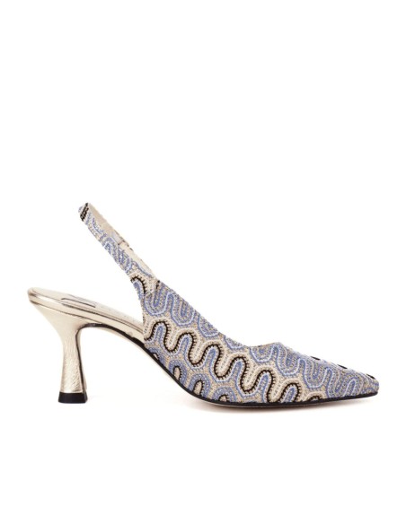 Chaussures à talons en tissu imprimé et talon métallisé