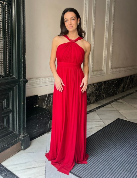 Vestido largo de fiesta con escote halter y detalles de pedrería