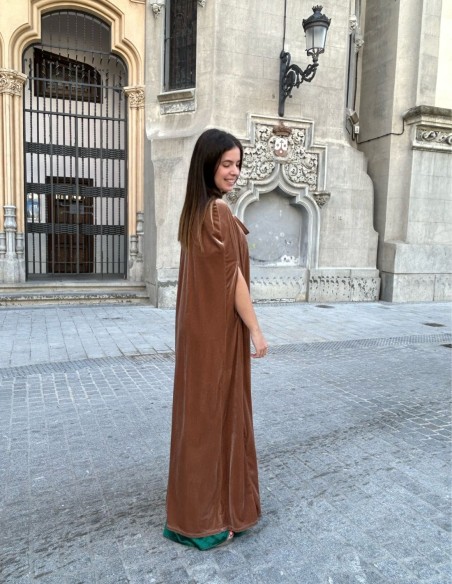 Long velvet guest cape with lace bow