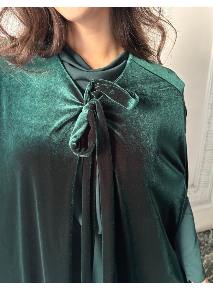 Long velvet guest cape with lace bow
