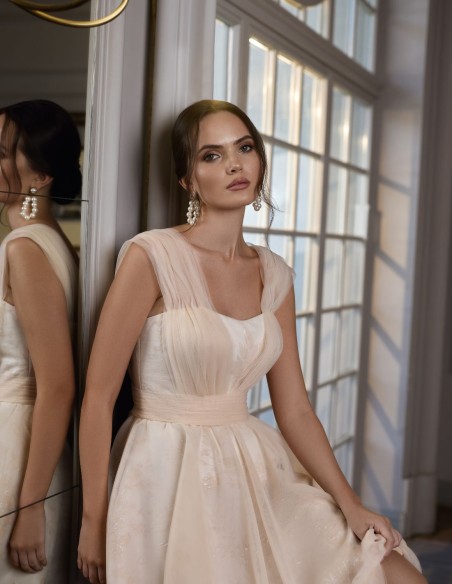 Robe de soirée avec jupe et corsage en tulle