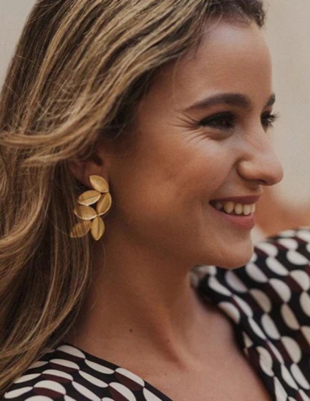 Longues boucles d'oreilles en forme de feuille d'or