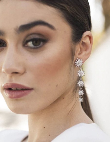 Boucles d'oreilles longues avec cinq étoiles