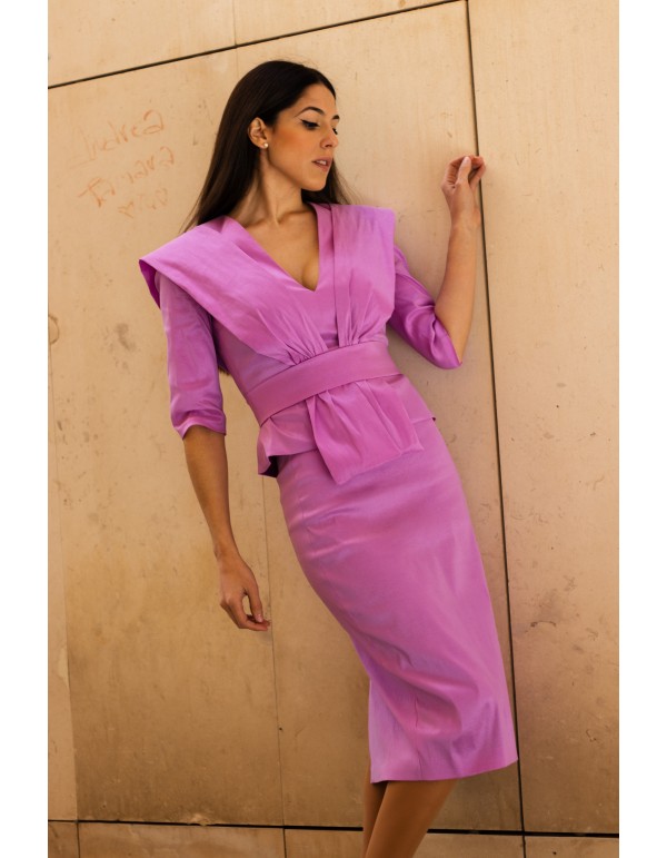 Conjunto de fiesta rosa top con hombreras y falda lápiz...