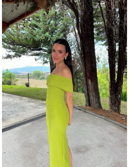 Robe de soirée longue avec encolure bardot et ouverture dans le dos