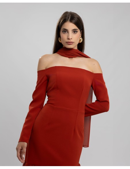 Robe longue en carreaux avec encolure bardot et jupe à volants en mousseline de soie