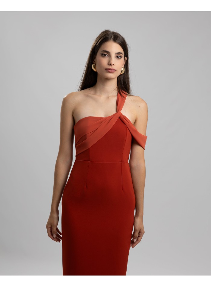 Vestido largo de fiesta teja con escote...