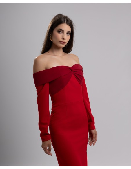 Vestido de fiesta midi con escote bardot con manga larga