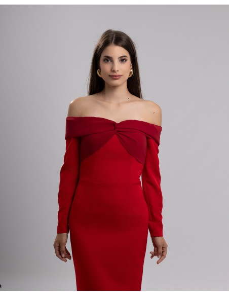 Vestido de fiesta midi con escote bardot con manga larga