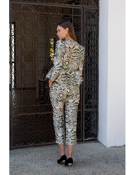 Blusa de fiesta con volante peplum y mangas abullonadas