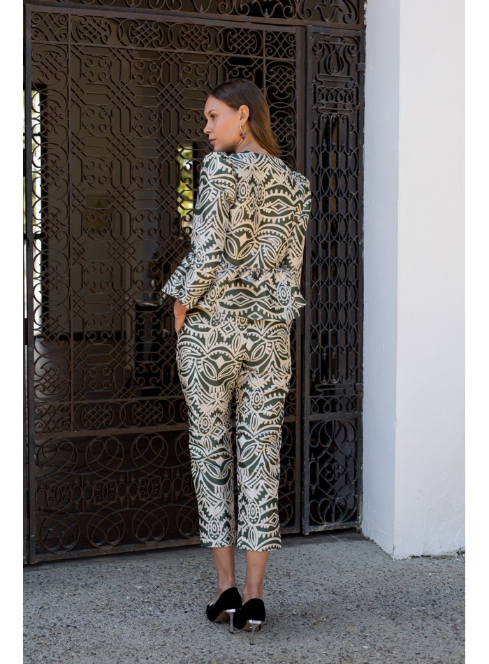Pantalón recto estampado verde oliva y beige