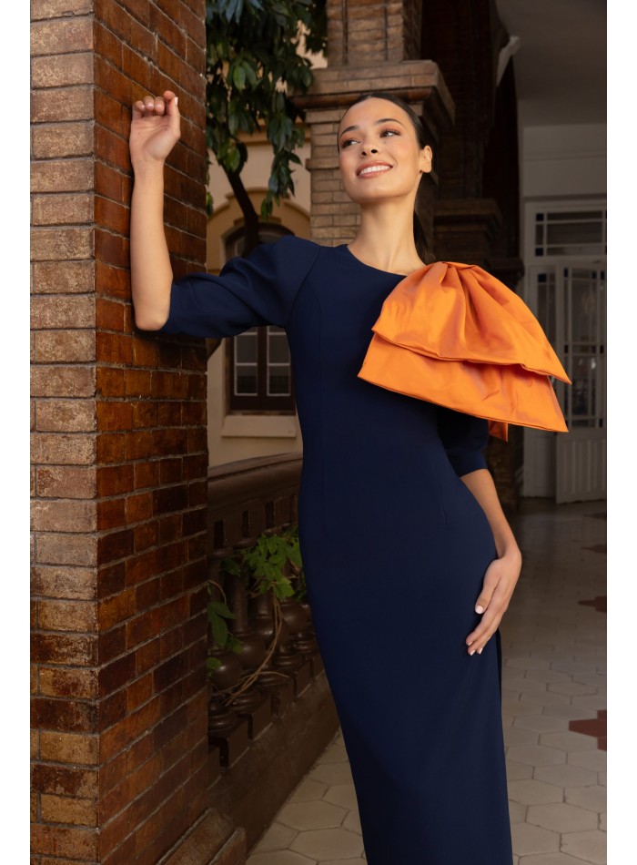 Vestido midi de fiesta con lazo voluminoso...