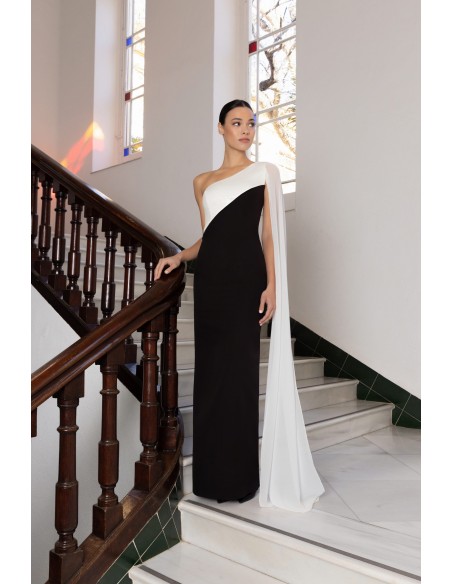 Vestido asimétrico con manga capa blanco y negro