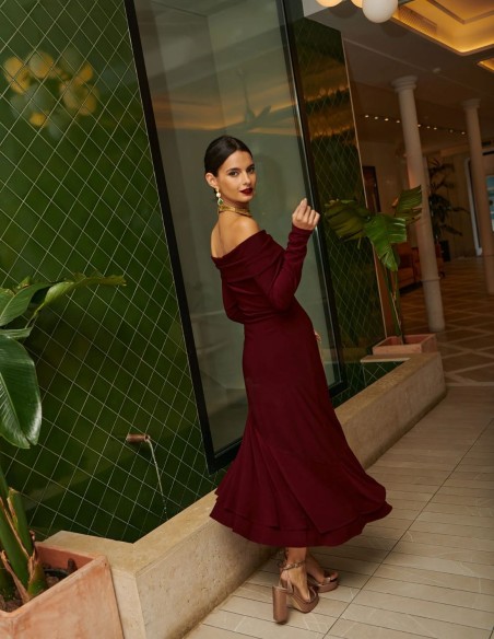 Robe de soirée midi avec encolure bateau et jupe asymétrique