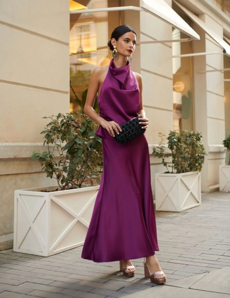 Top de invitada satinado con cuello halter