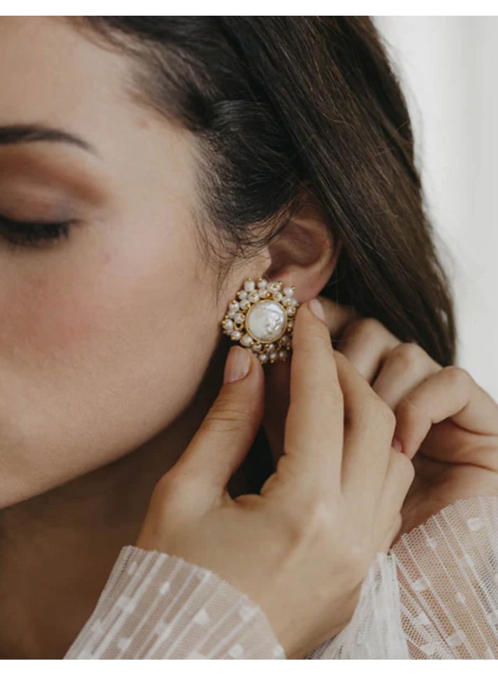 Button style earrings with central pearl and...