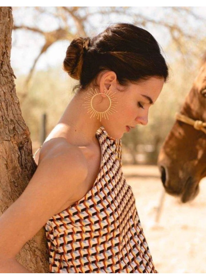 Circular party earrings with small lightning bolts