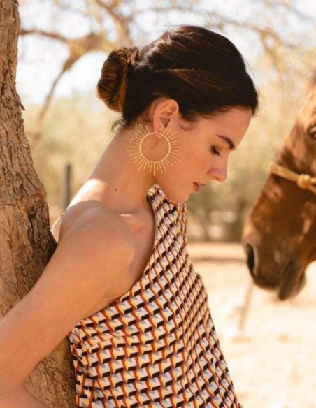 Circular party earrings with small lightning bolts