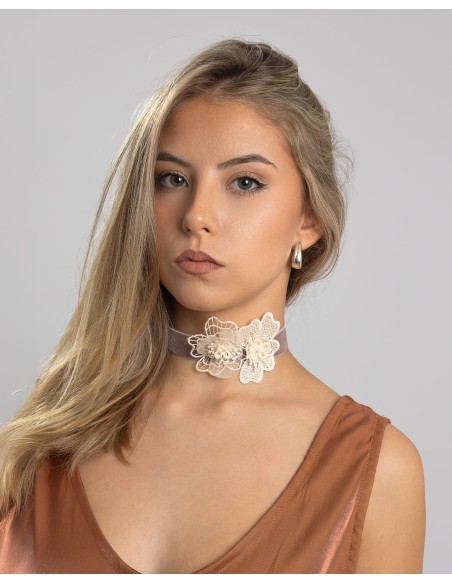 Chocker de fiesta con diseño de flor