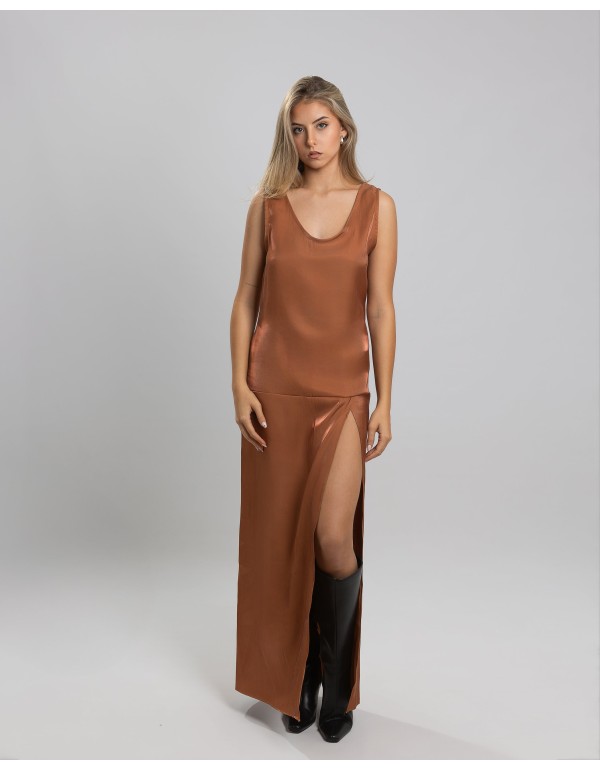 Satin midi dress with neckline and maxi opening