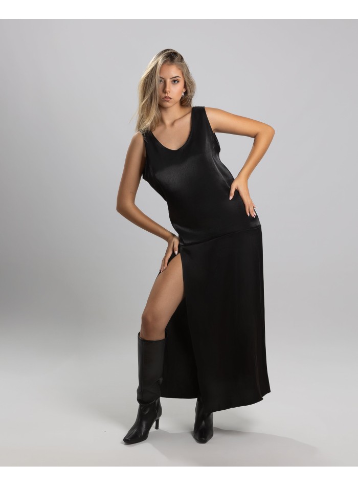 Satin midi dress with neckline and maxi opening
