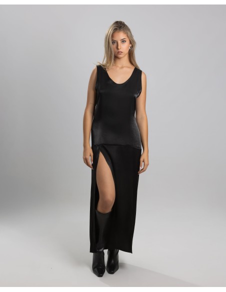 Vestido midi satinado con escote y maxi abertura
