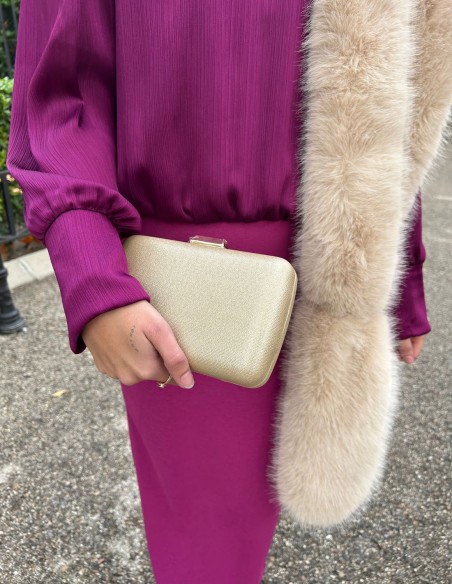 Bolso de fiesta metalizado para invitada con forma rectangular