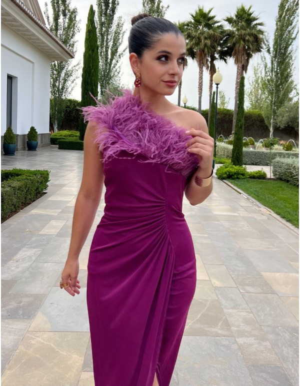 Vestido de fiesta largo con escote asimétrico de plumas 2