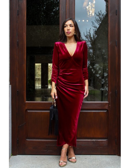 Maroon velvet velvet midi party dress with neckline