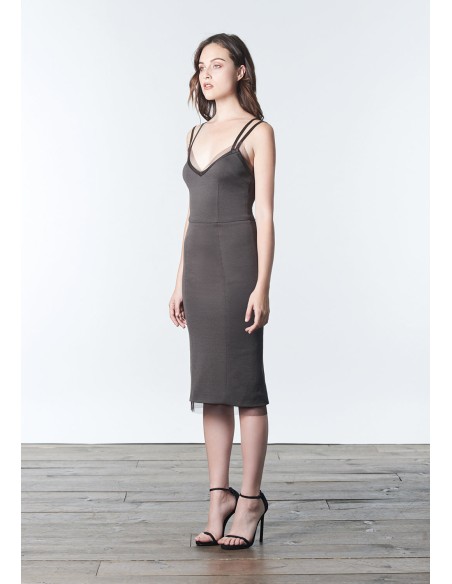 Vestido cóctel minimalista ajustado con tirantes dobles