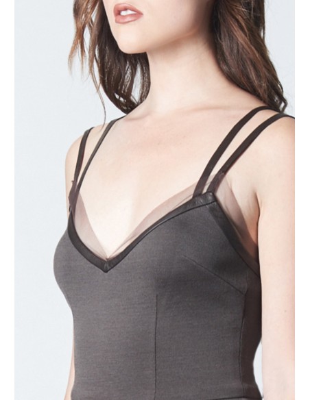 Robe de cocktail ajustée minimaliste avec double bretelle