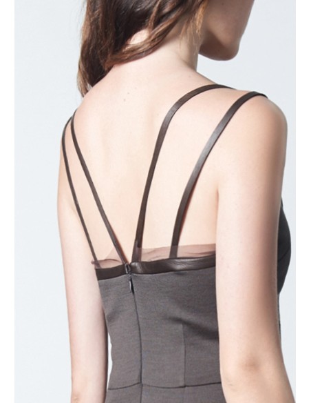Robe de cocktail ajustée minimaliste avec double bretelle