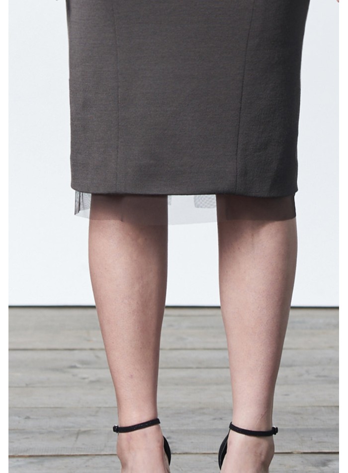 Vestido cóctel minimalista ajustado con...