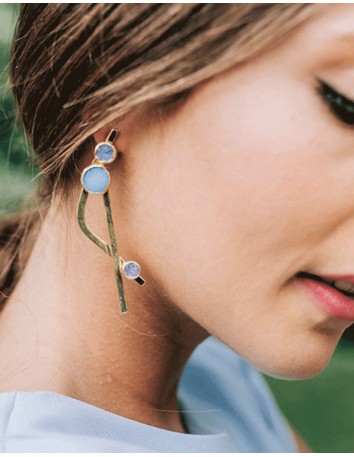 Pendientes largos cruzados en tonos verdes - Callao invitada boda y evento 2