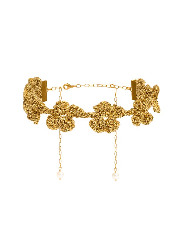 Golden flower-shaped choker with pearl finish