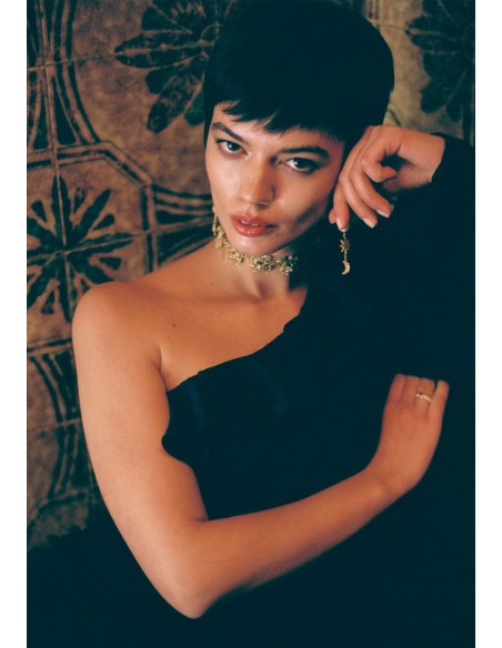 Tour de cou en forme de fleur plaqué or avec finition perlée