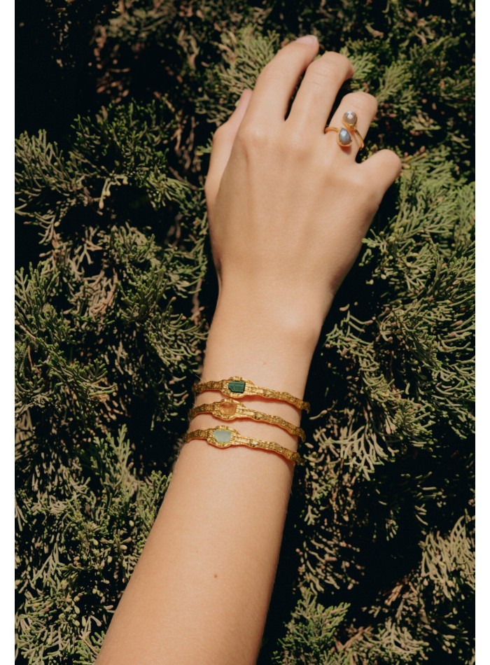 Gold plated bracelet with malachite stone
