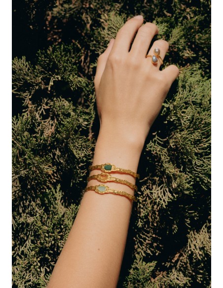 Golden bracelet with aquamarine stone