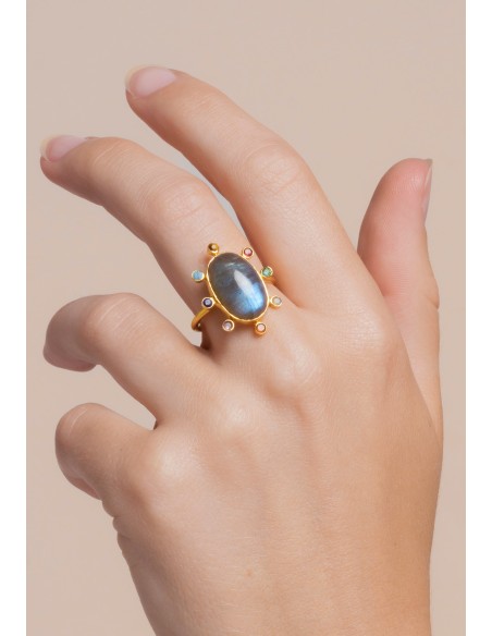 Adjustable golden ring with large central stone