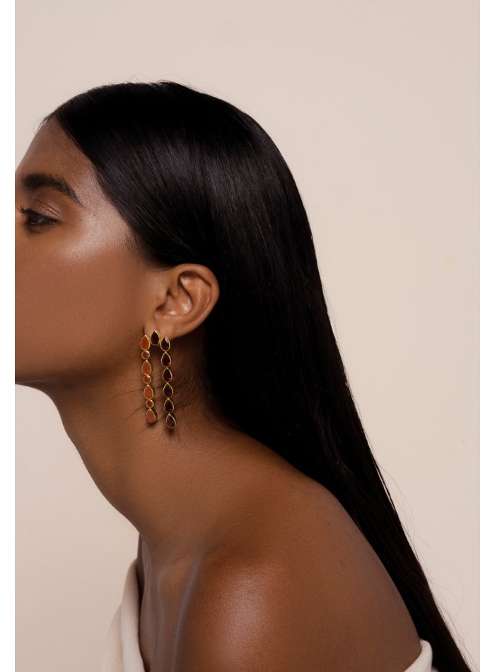Longues boucles d'oreilles avec strass grenat