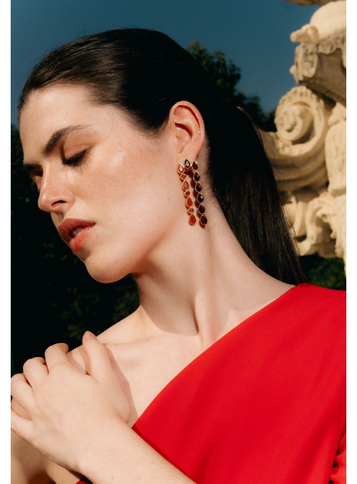 Long earrings with garnet rhinestones