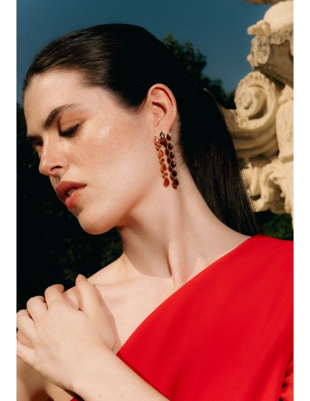 Longues boucles d'oreilles avec strass grenat