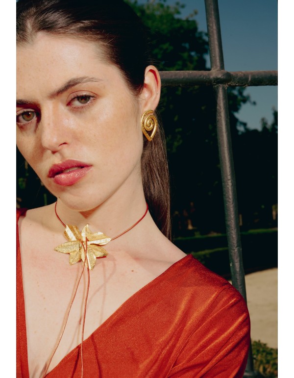 Golden necklace in the shape of lotus flower 2