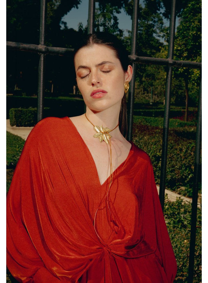 Collier en or en forme de fleur de lotus