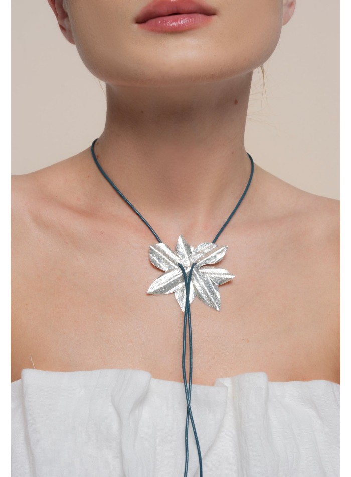 Collier fleur de lotus argenté