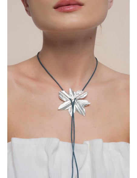 Collier fleur de lotus argenté